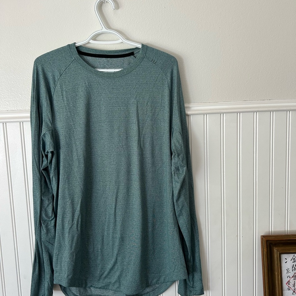 Lululemon Men's blue Long Sleeve Shirt